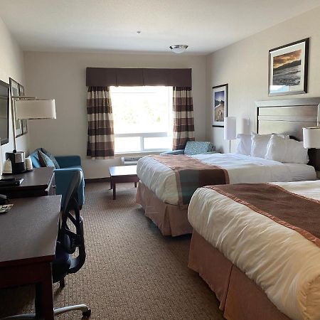 Ramada By Wyndham Creston Hotel Екстериор снимка