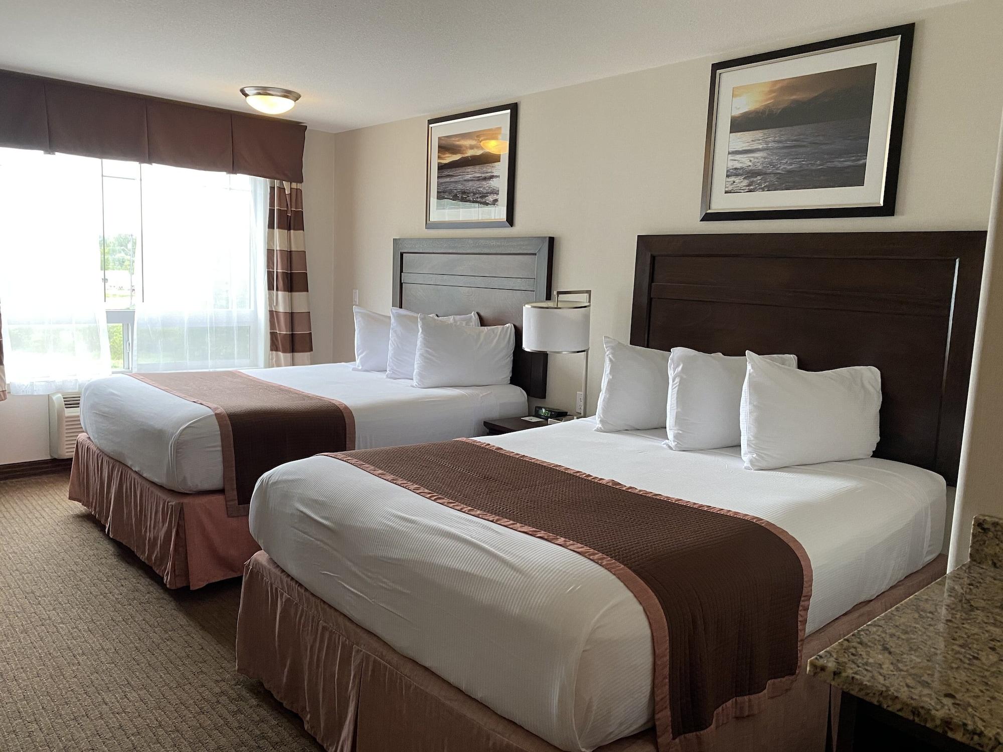 Ramada By Wyndham Creston Hotel Екстериор снимка