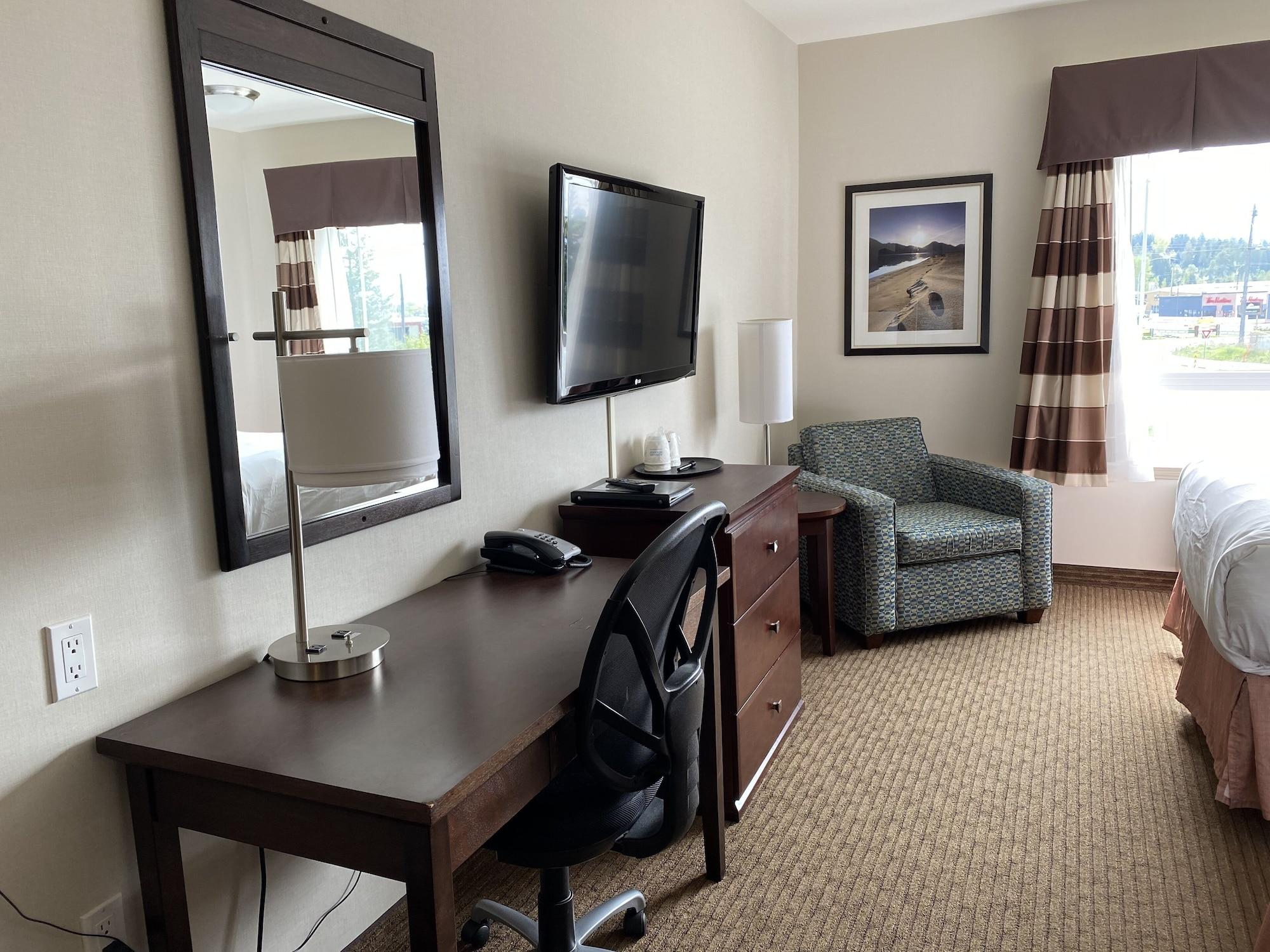 Ramada By Wyndham Creston Hotel Екстериор снимка