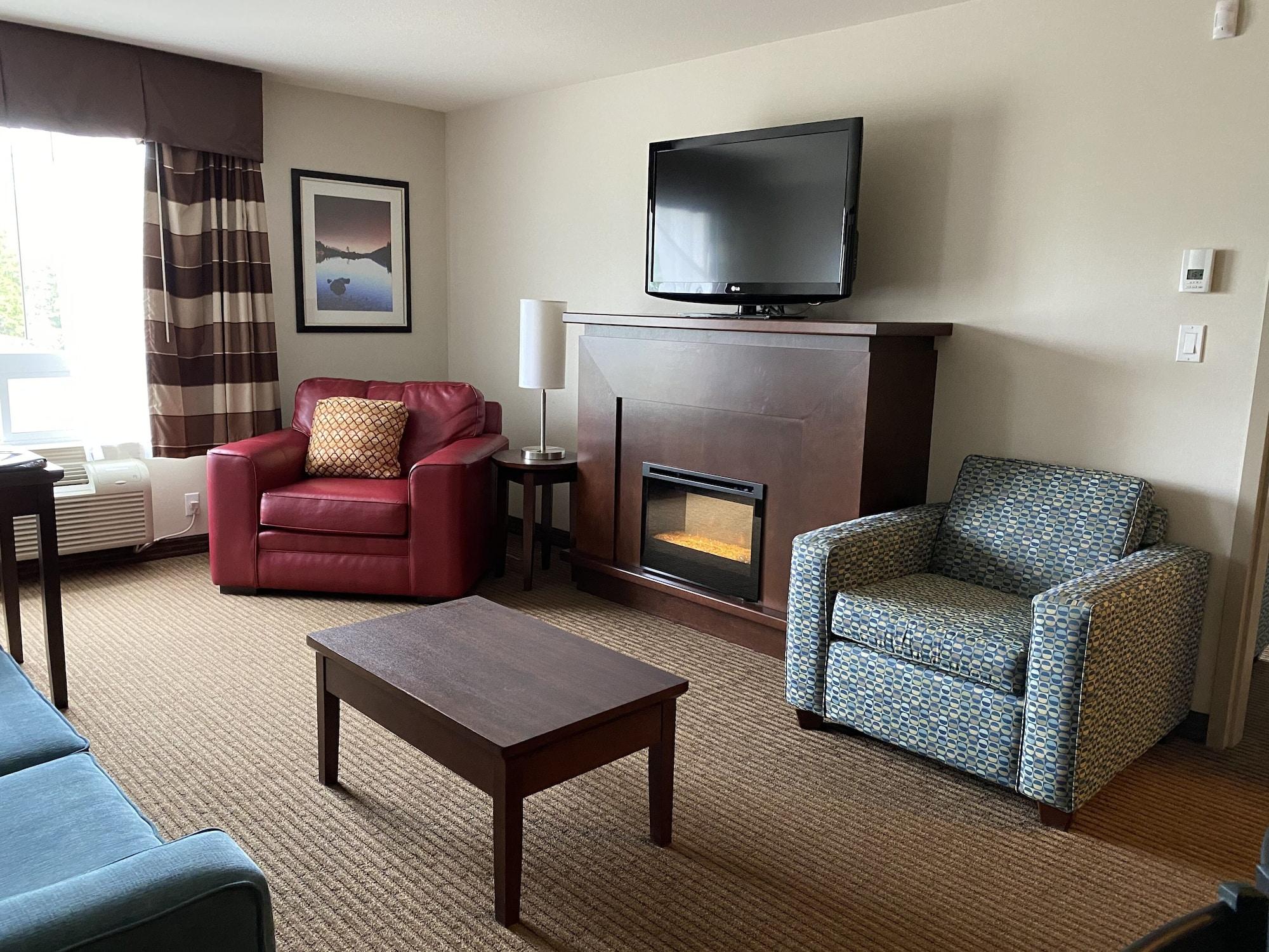 Ramada By Wyndham Creston Hotel Екстериор снимка