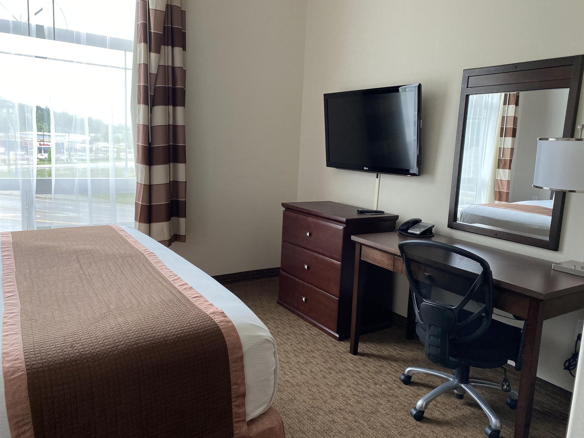Ramada By Wyndham Creston Hotel Екстериор снимка