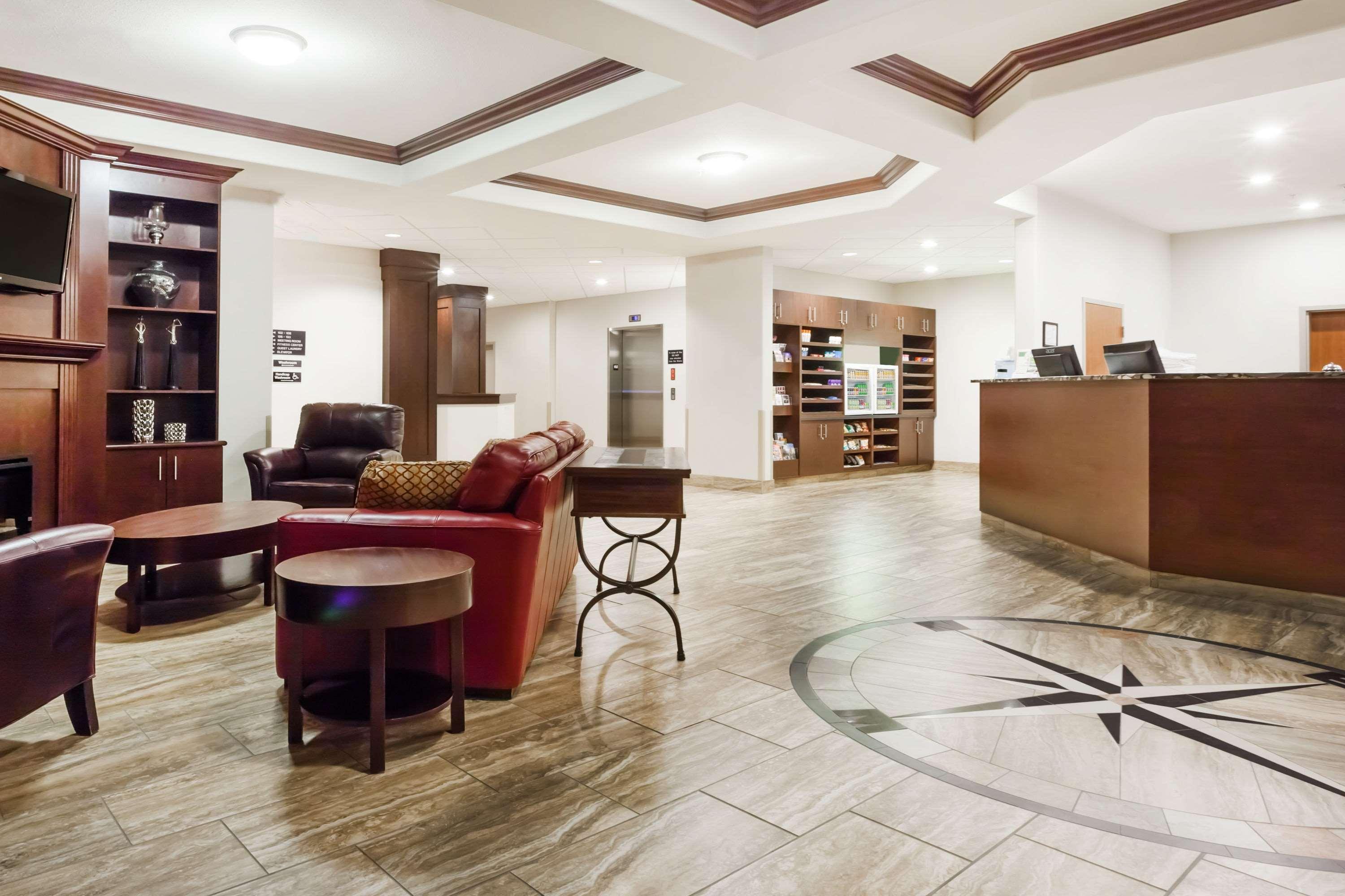Ramada By Wyndham Creston Hotel Екстериор снимка